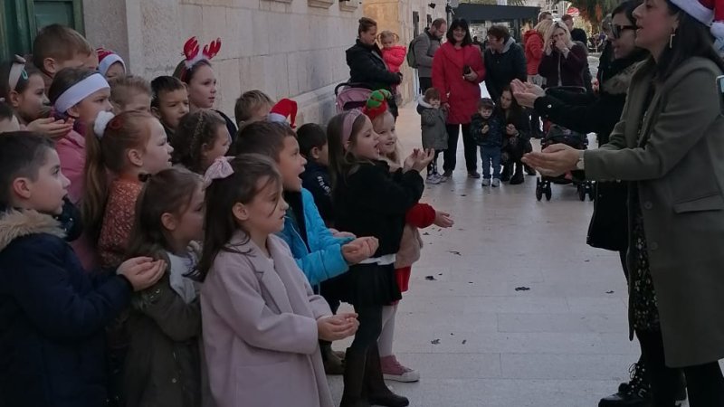 4. Adventski sajam 