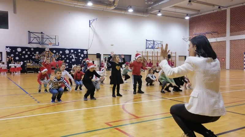 Božićni nastup Veloluških mažoretkinja