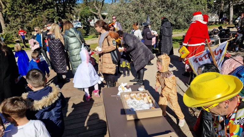 Posjet Trtajuna i maškarani party u Žardinu