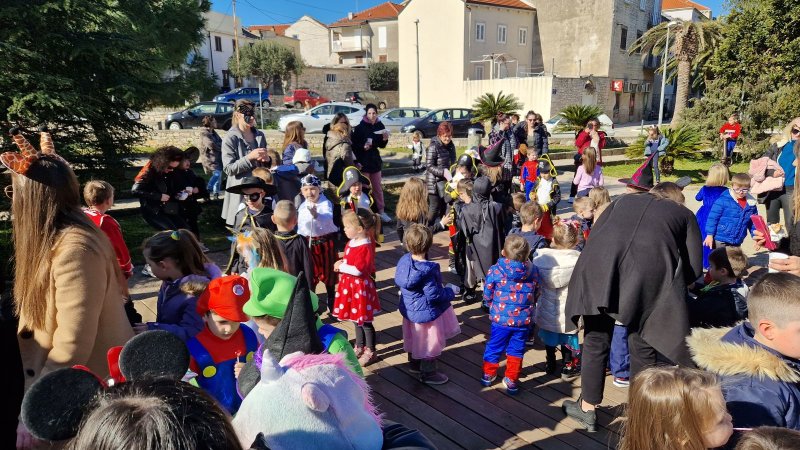 Posjet Trtajuna i maškarani party u Žardinu