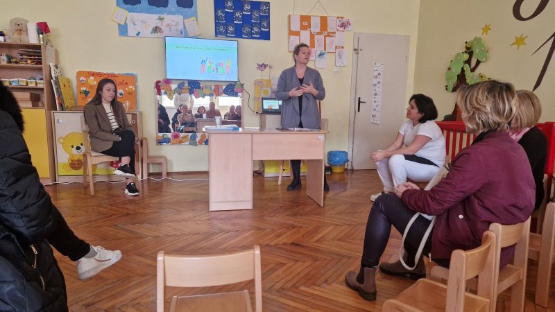 Održano edukativno predavanje "Mama, daj mobitel!"
