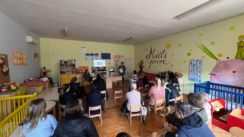 Održano edukativno predavanje "Mama, daj mobitel!"