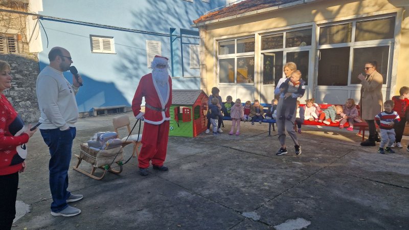 Djed Mraz u vrtiću