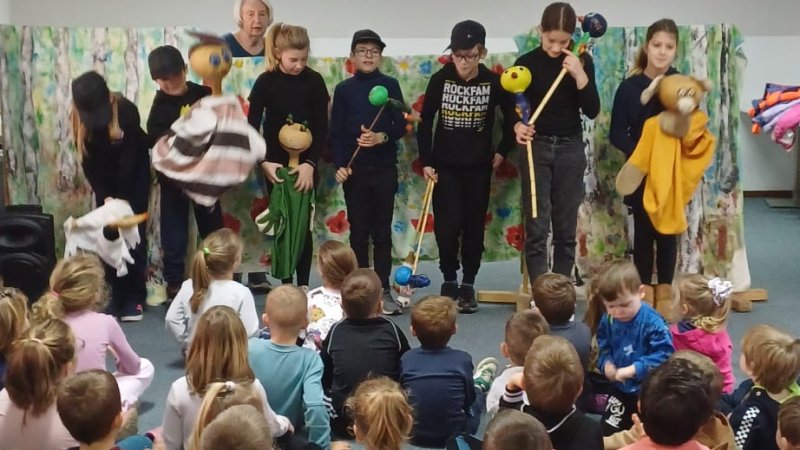 Predstava "Zaljubljeni žabac" - Lutkarska družina Cukarin