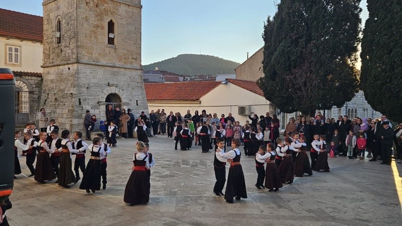 Nastup Male mafrine i izložba dječjih radova