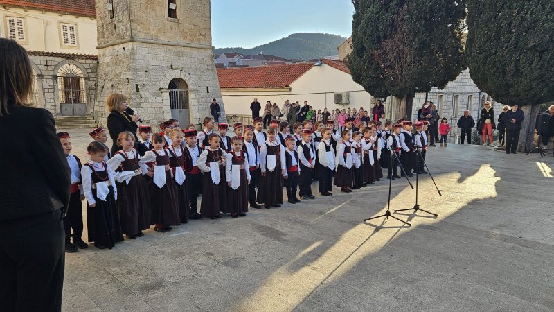 Nastup Male mafrine i izložba dječjih radova