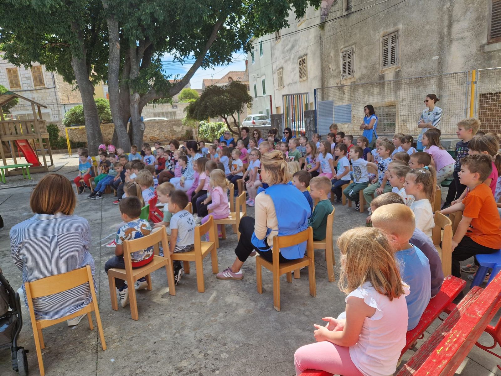Predstava "Djevojčica koja je tragala za morem"