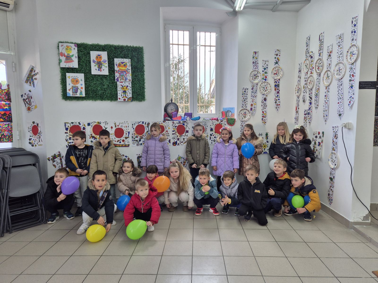 Posjet izložbi dječjih radova udruge "Miki Trasi"