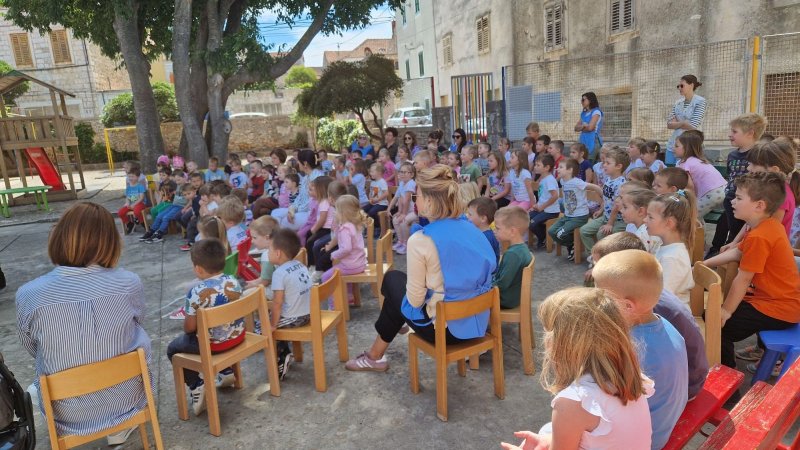 Predstava "Djevojčica koja je tragala za morem"