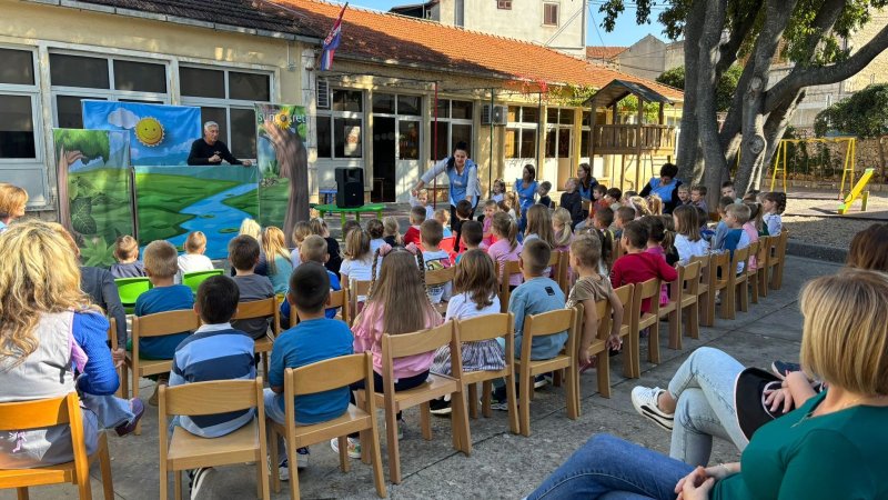 Predstava "Kako nastaje prijateljstvo?"