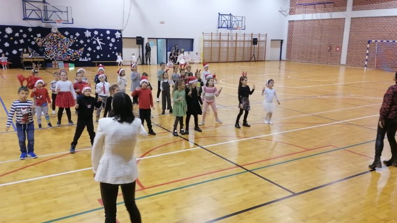 Božićni nastup Veloluških mažoretkinja