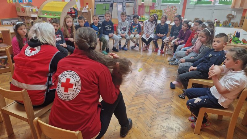 Posjet teta iz Crvenog križa