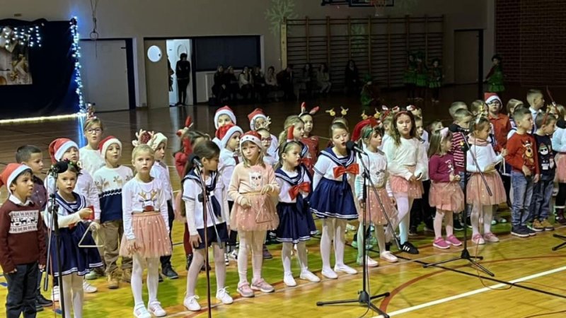 Božićni nastup Veloluških mažoretkinja